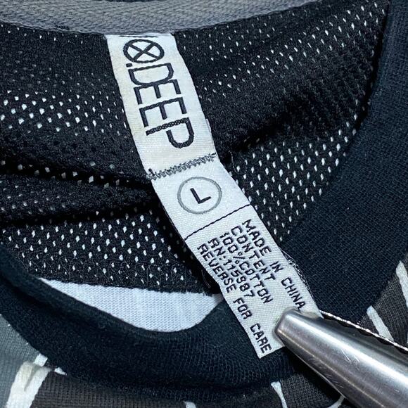 10.Deep T-Shirt Size Large Black Comic Book Line Art Graphic Tee Short Sleeve - Picture 2 of 9